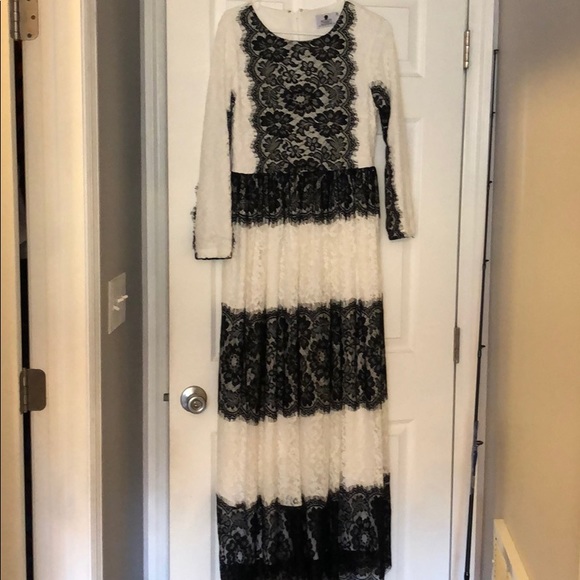 Dainty Jewells. Dresses & Skirts - Dainty Jewels dress.